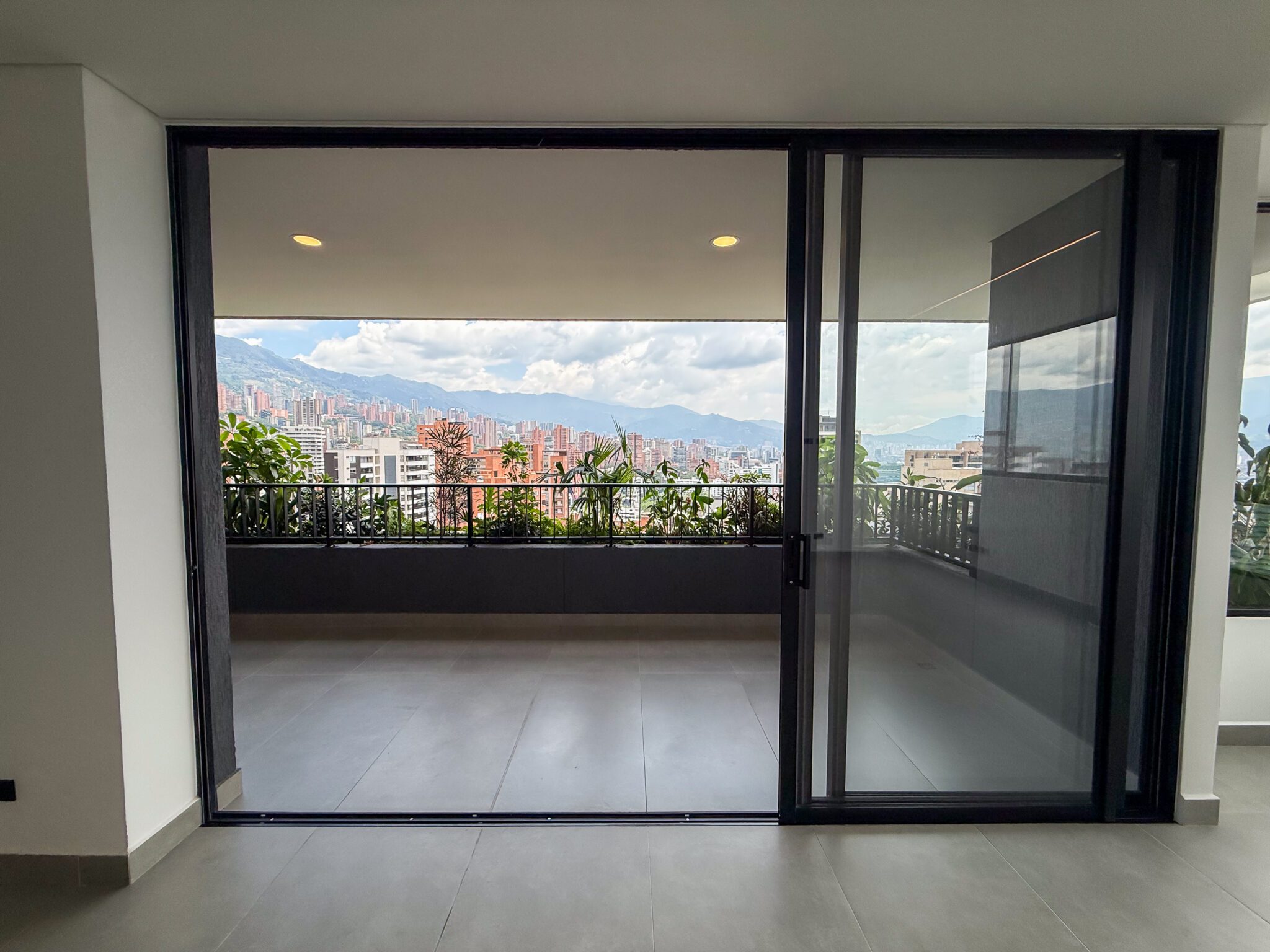3BR Brand-New High-Floor Apartment | Castropol, El Poblado 3BR Brand-New High-Floor Apartment | Castropol, El Poblado