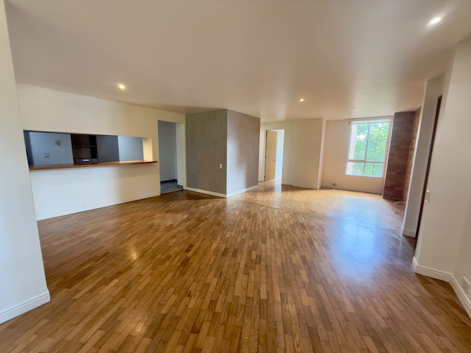 3BR, First Floor Residence with Large Terrace | El Poblado