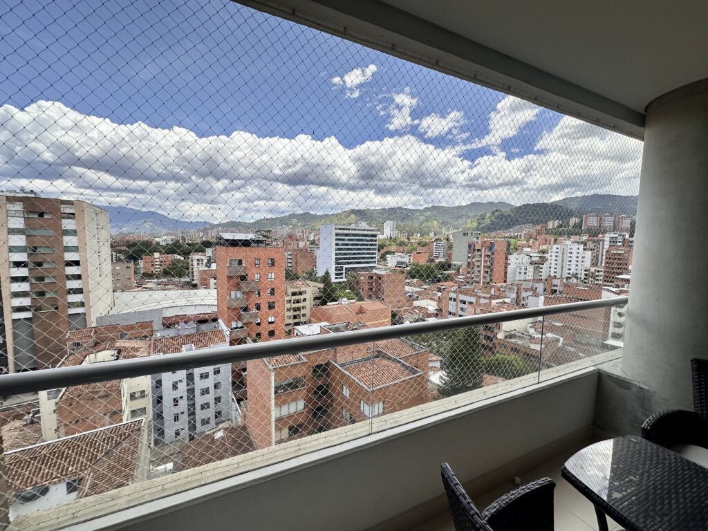 Modern 3BR Unit With Open Kitchen & Skyline Views | Laureles
