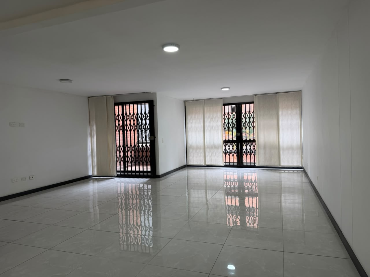 3BR Duplex Apartment in Prime Central Location | Laureles