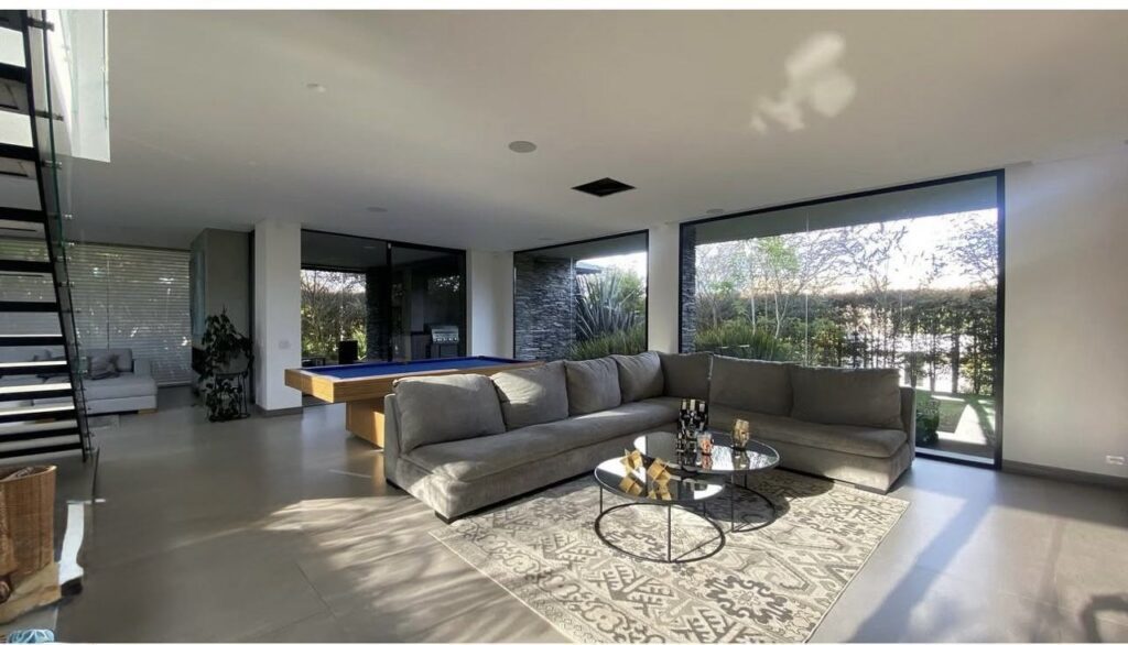 4BR Luxury Estate with Expansive Grounds | Las Palmas, Envigado