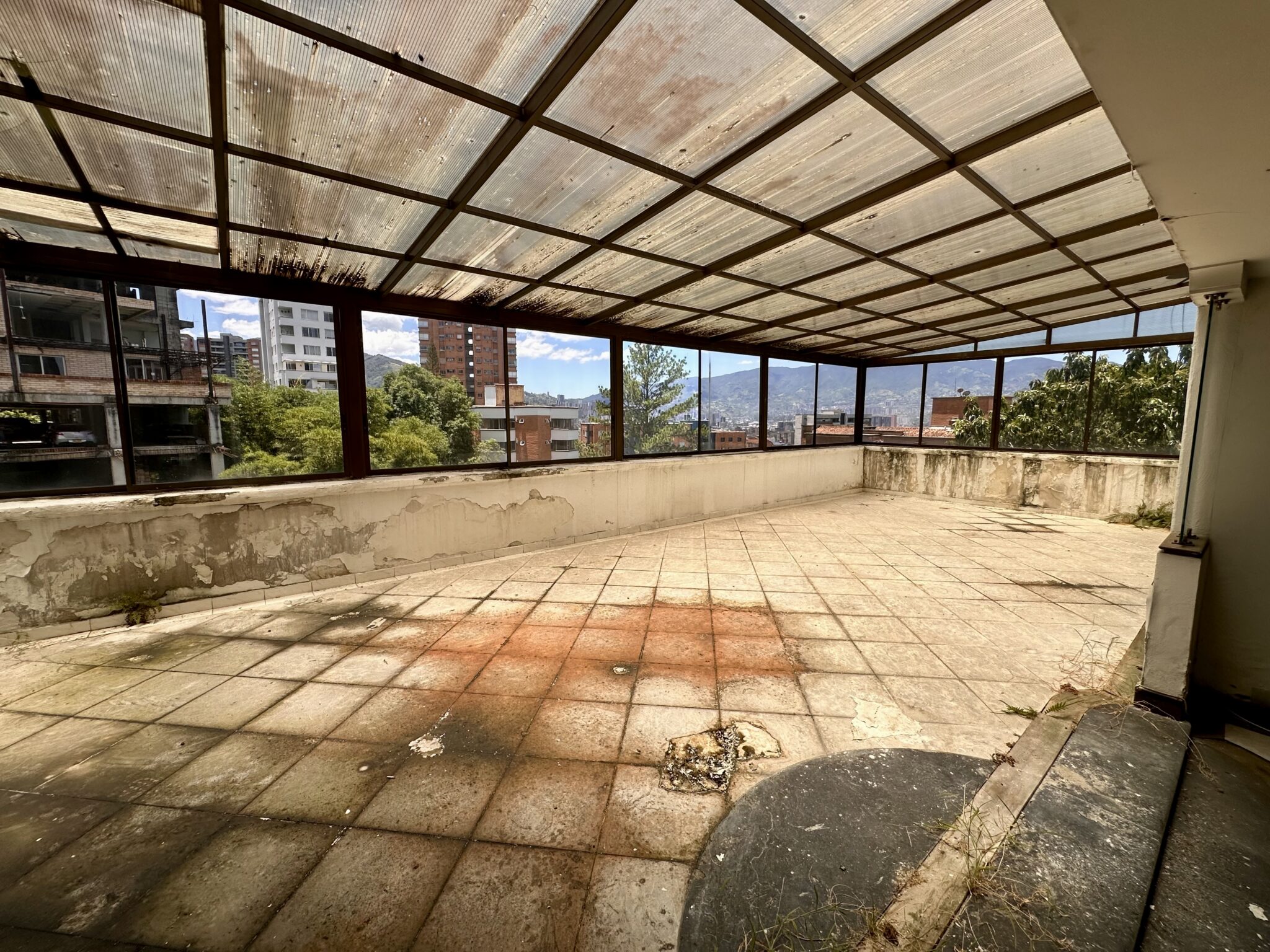 4BR Campestre Duplex for Full Renovation In Prime Area | El Poblado