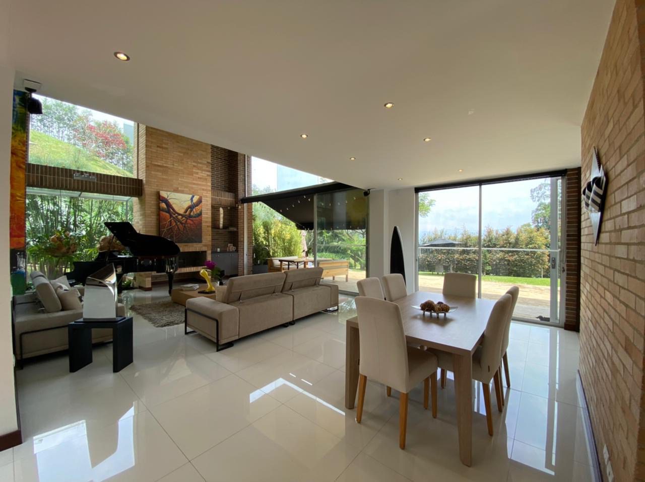4BR Luxury Estate on Expansive Lot with Private Jacuzzi | El Poblado 4BR Luxury Estate on Expansive Lot with Private Jacuzzi | El Poblado