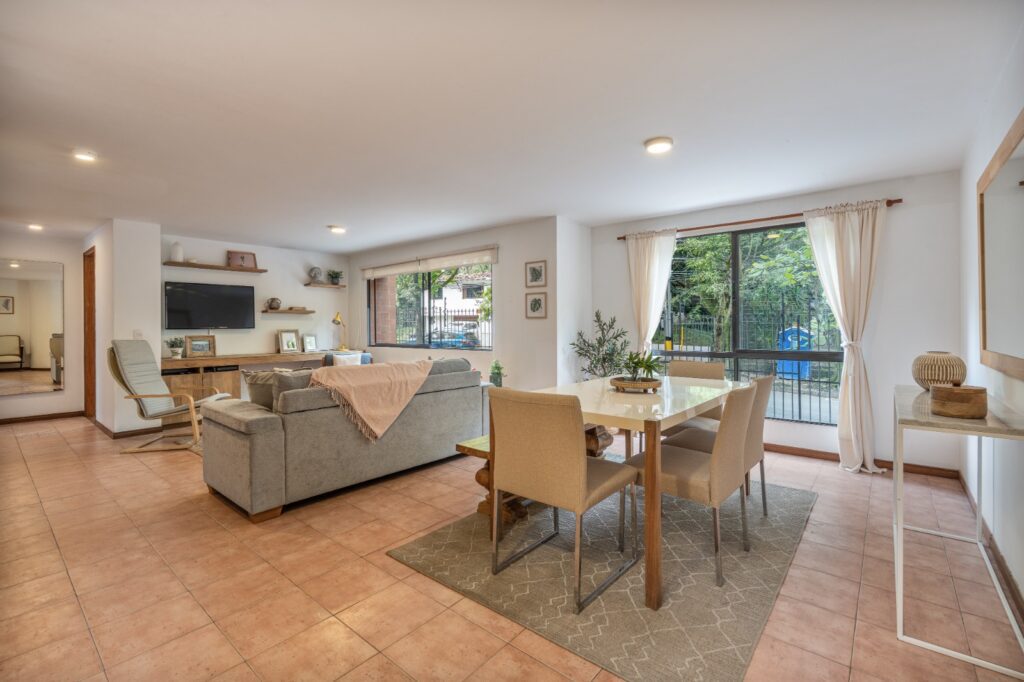 3BR Remodeled Spacious Apartment | Castropol, El Poblado