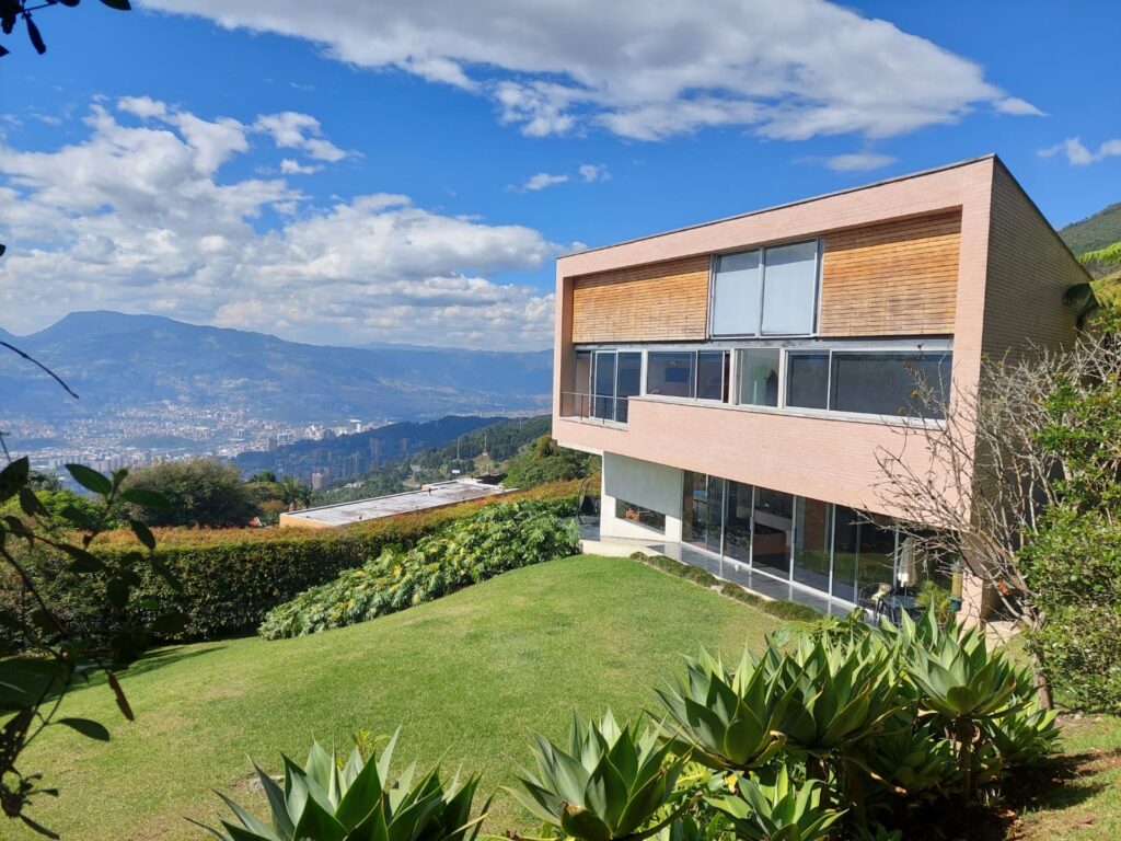 3BR Luxury Home In Desirable Community | El Poblado