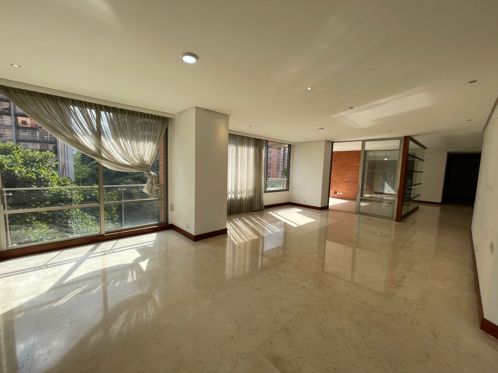 Size Matters – 3400 sq ft Modern El Poblado Condo (Steps from Provenza) with Top Finishing´s, Terrazzo & Island Kitchen
