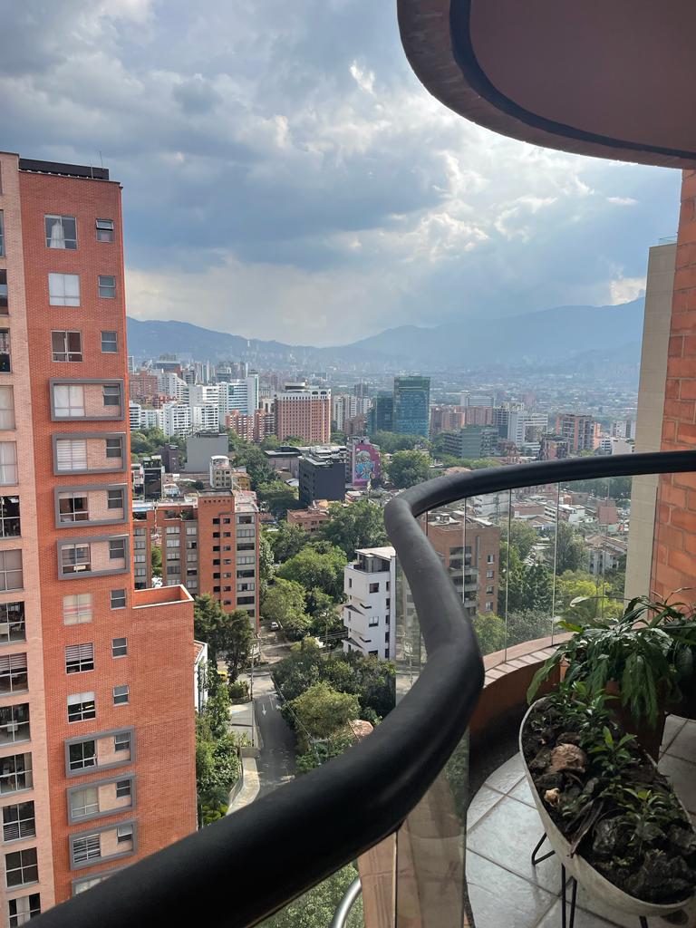 Two-Level 4300 sq ft Classic 5 BR El Poblado Penthouse With Multiple Terraces and Balconies – 12 Min. Walk to Provenza