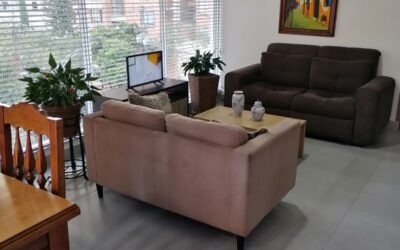 title Low Fee, Like-New 3 BR Conquistadores (Laureles-Adjacent) Condo Just Steps From New Parques del Rio