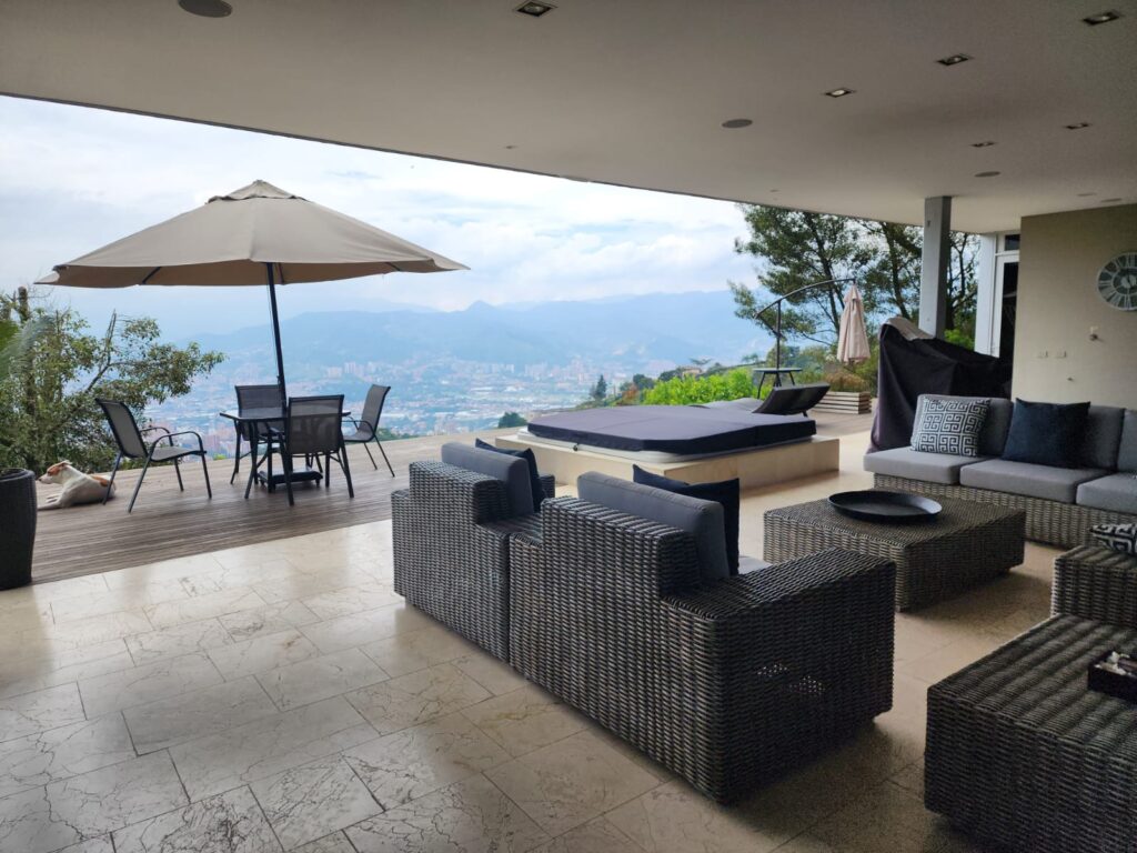 El Poblado ,Medellin Home for Sale | 5BR w/ A/C & Jacuzzi