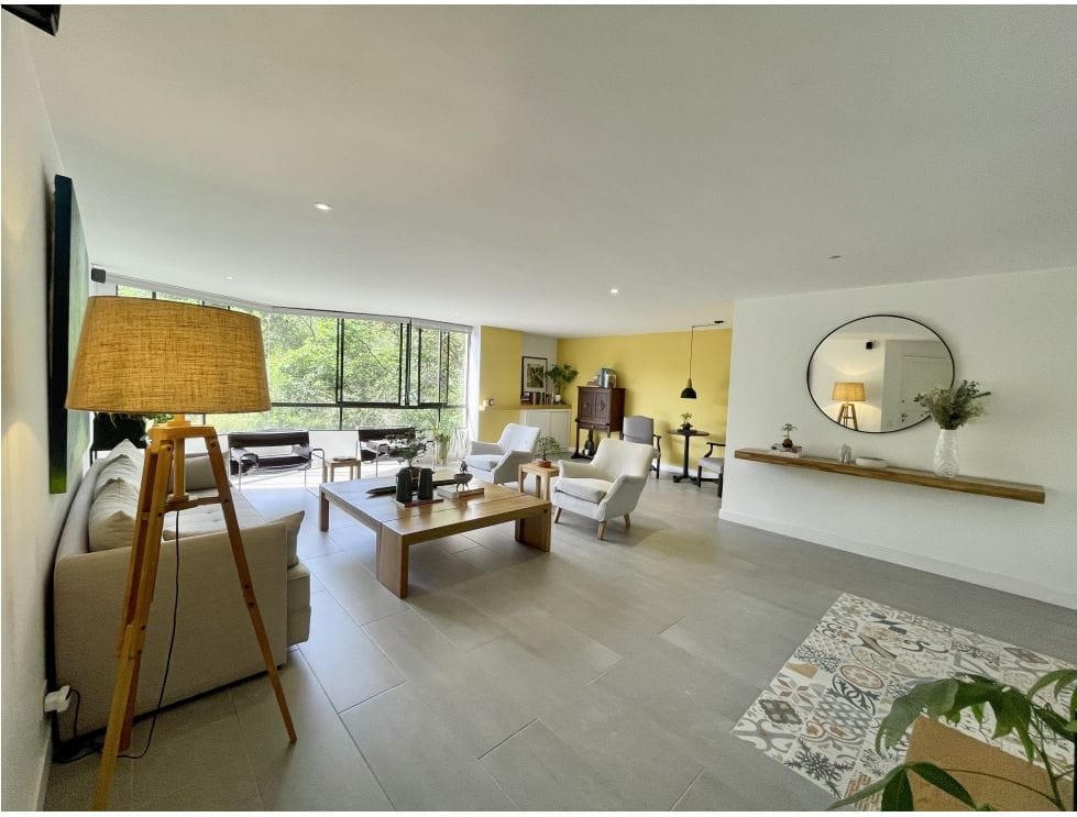 Stylishly Remodeled El Poblado Condo With Soothing Green Views & 5 Min. Walk to Provenza