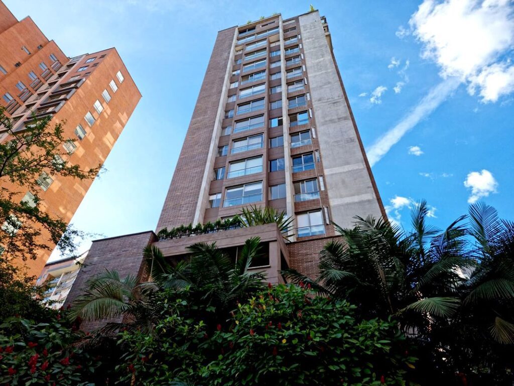 Well-Located, Perfect Monthly Rental Option La Linde (El Poblado) Apartment With Cool Pool and Spa