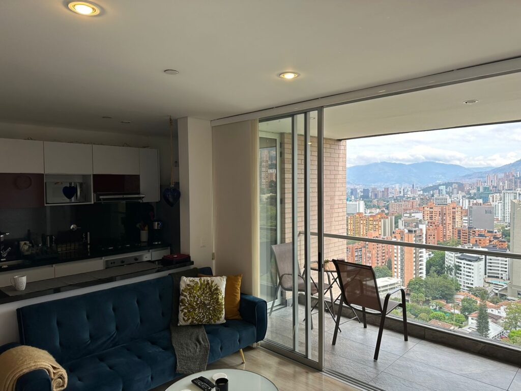 Top Floor El Poblado 2BR Apartment Just Outside the Golden Mile