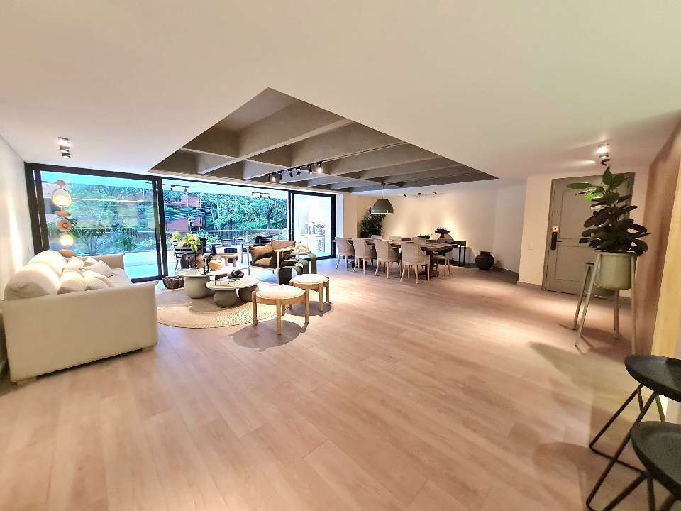 Freshly Remodeled First Floor El Poblado 3BR Unit With Loft-Style Ceilings, Chef’s Kitchen, and Private Terrace