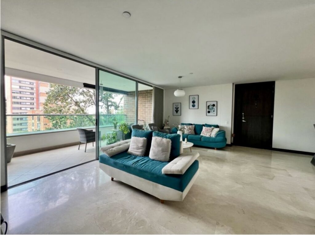 Centrally Located 3BR El Poblado Apartment – Nine Year Old Building With Open Kitchen, Amenities, and Large Balcony