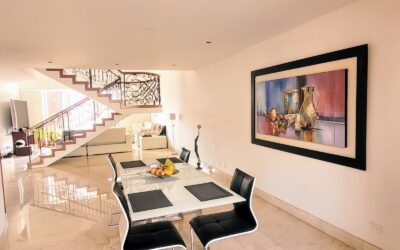 title Two-Level Laureles Penthouse In Prime Location – A/C and Fantastic Potential For An Upgrade