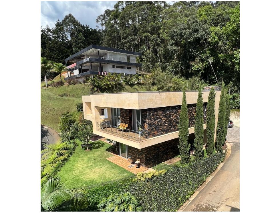 Modern 4BR El Poblado Gated Community Home – Valley Views From Luxurious Jacuzzi