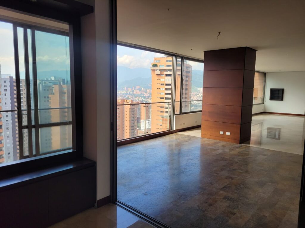 Massive 3BR El Poblado Apartment – Open Spaces, A/C, Walkable to Provenza, and Super Views