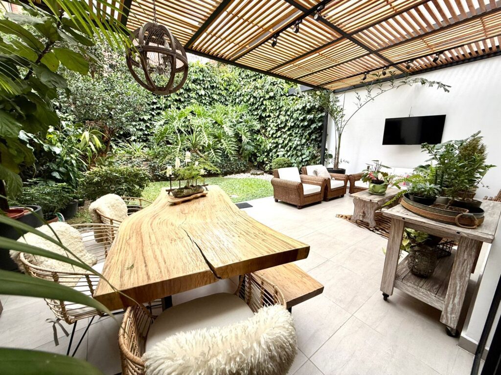Remodeled, Two-Level El Poblado Townhome With Relaxing Patio Space, High Ceilings, Modern Kitchen, and Hardwood Flooring