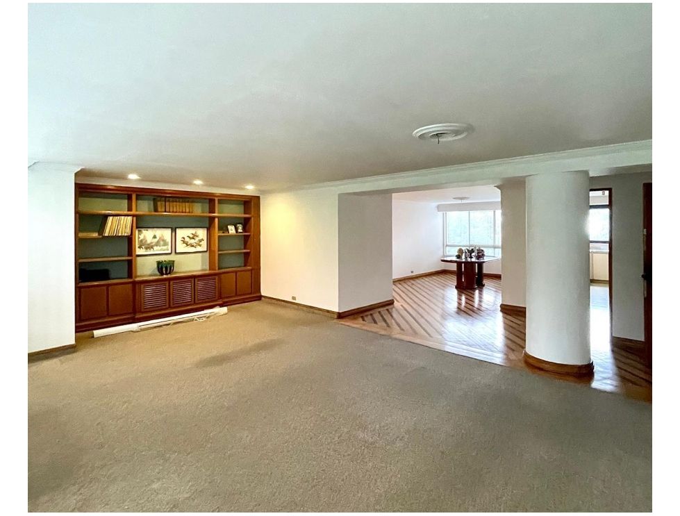 Spacious 3BR El Poblado Apartment Walkable To Provenza and Perfect To Remodel