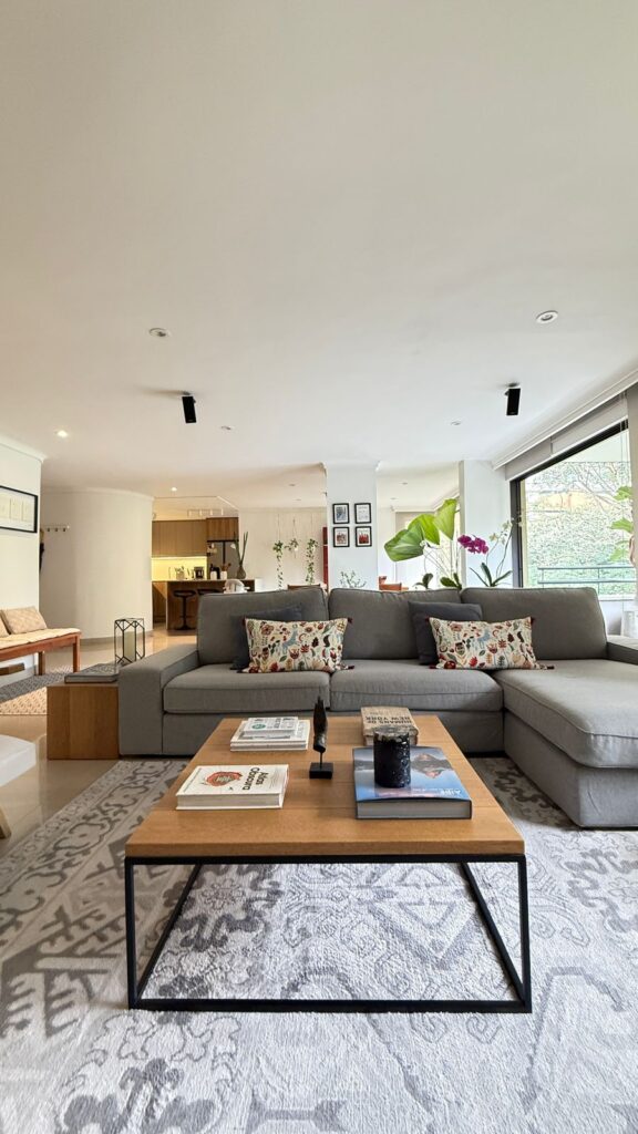 3BR El Poblado Apartment With With Lovely Green Views and Relaxing Sounds Of Nearby Creek