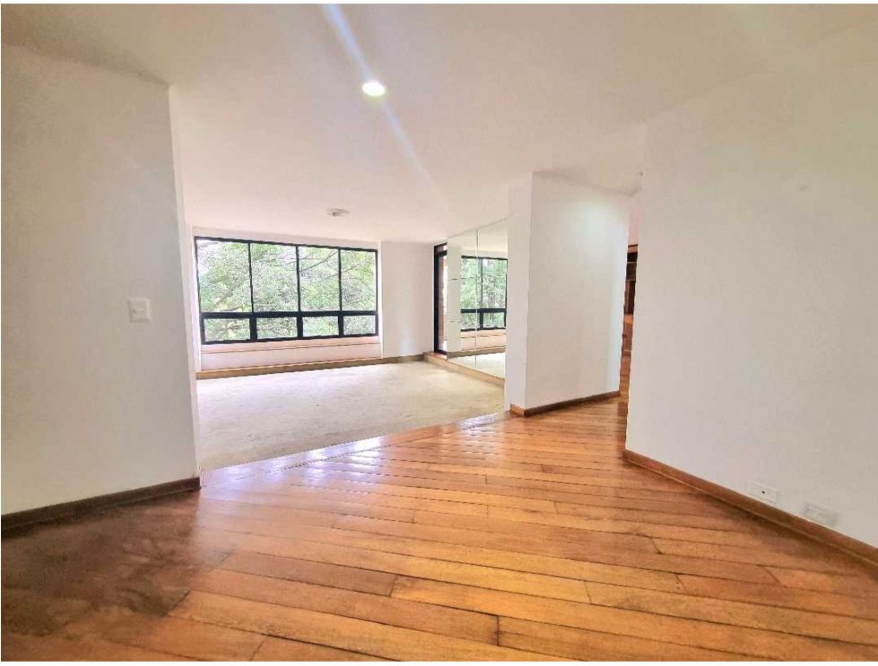2,088 Sq Ft, 3BR Campestre (El Poblado) Apartment With Green Views and Hardwood Flooring – Ideal To Remodel