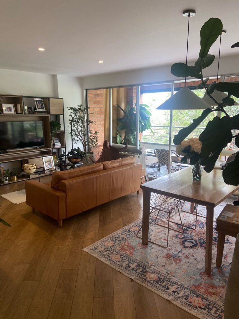 Quiet Green Views In El Poblado – 3BR Campestre Apartment With Two Units Per Floor