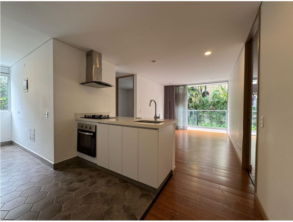 Perfect Bachelor Pad – Fairly New 1BR El Poblado Apartment Walkable To Avenida El Poblado and Ciclovia Every Sunday