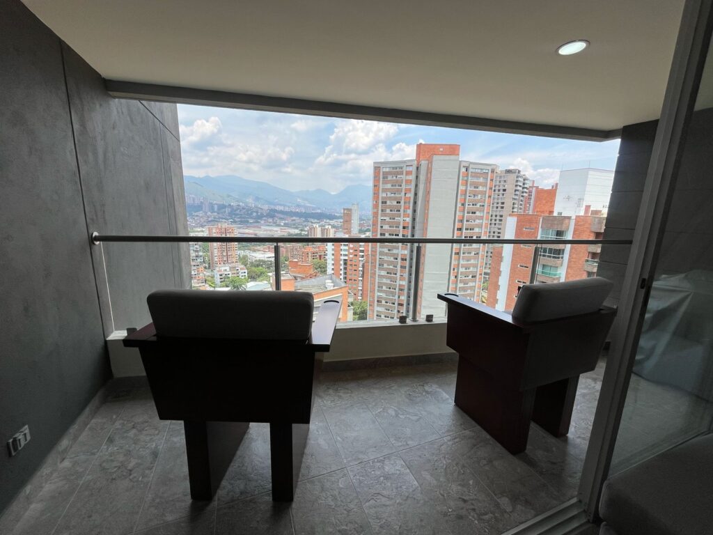 Price Reduced! Near-Penthouse 3BR El Poblado Apartment – Walkable To Avenida El Poblado With Stunning Mountain Views