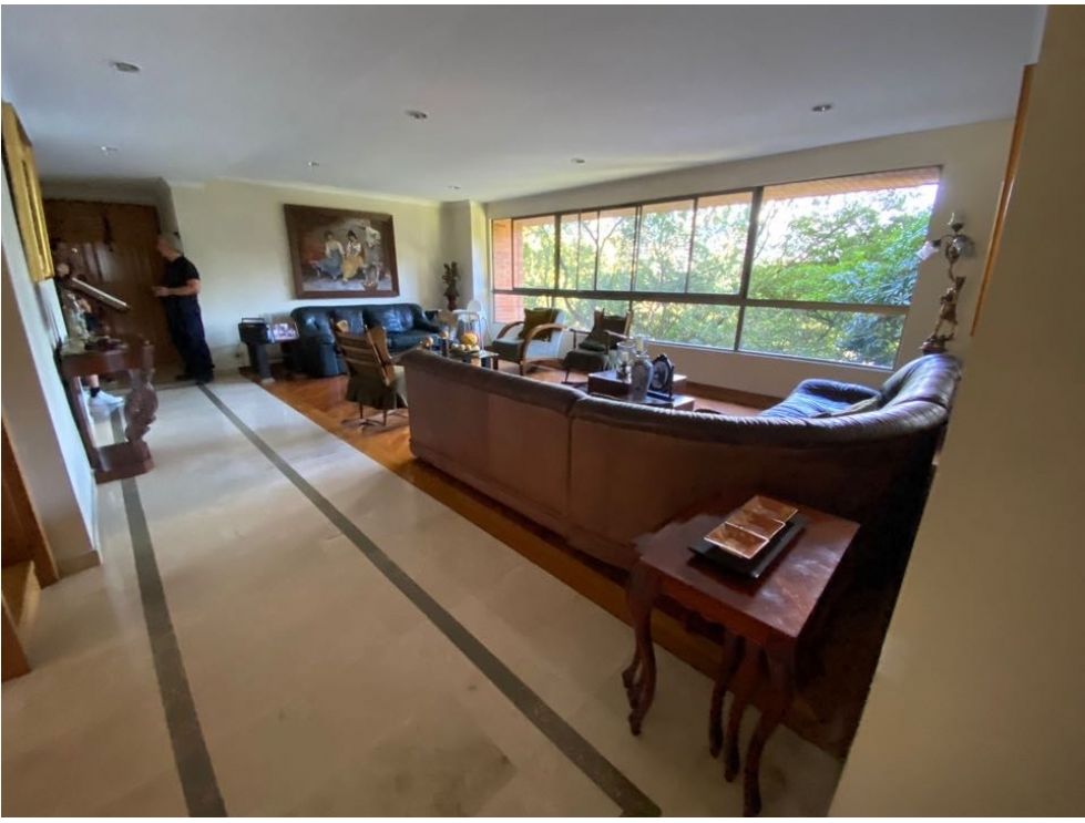 Perfect To Remodel – 3BR El Poblado Apartment Steps From Santa Fe Mall and The Golden Mile
