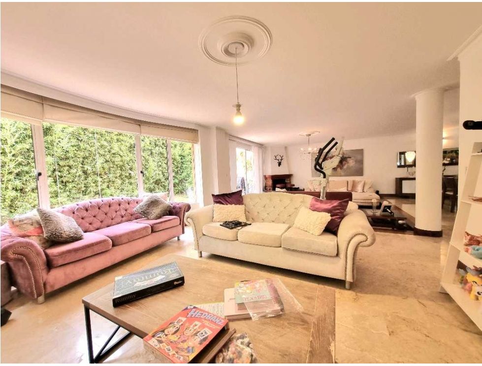 El Poblado Classic: 4BR Gated Community Home With Backyard Terrace and High Ceilings