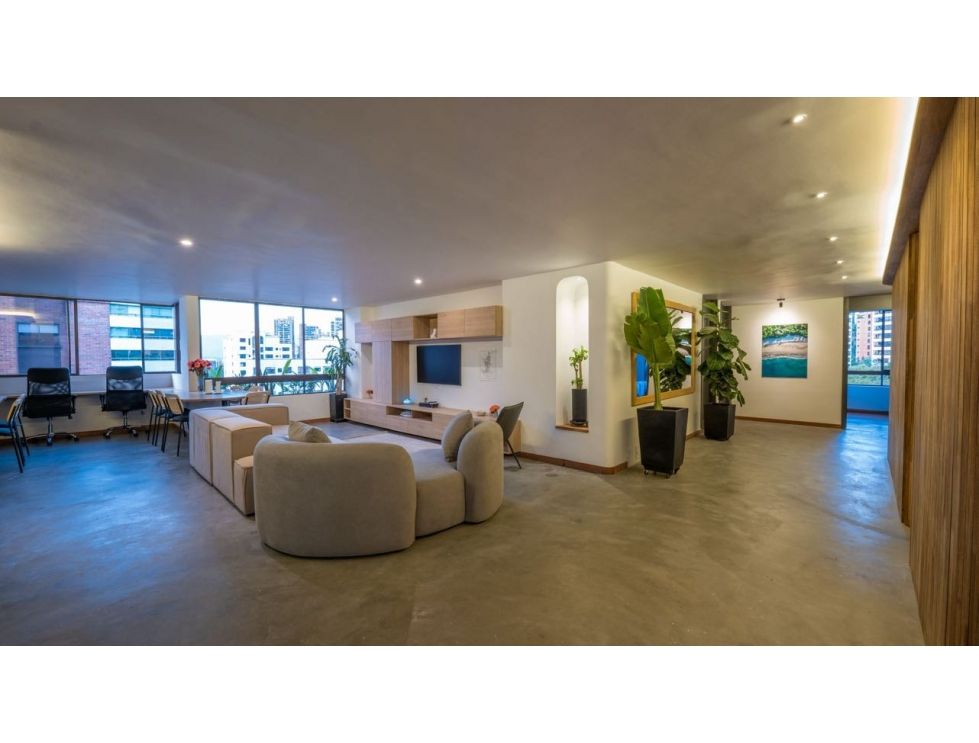 Remodeled, Centrally Located 4BR El Poblado Apartment With Easy Access To Entertainment – Industrial Style Finishing’s and Dedicated Work Space