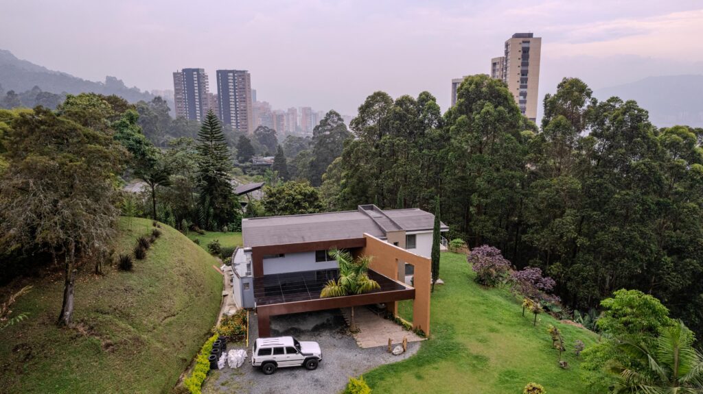 House for Sale in El Poblado, Medellin | Two-Level Near Entertainment