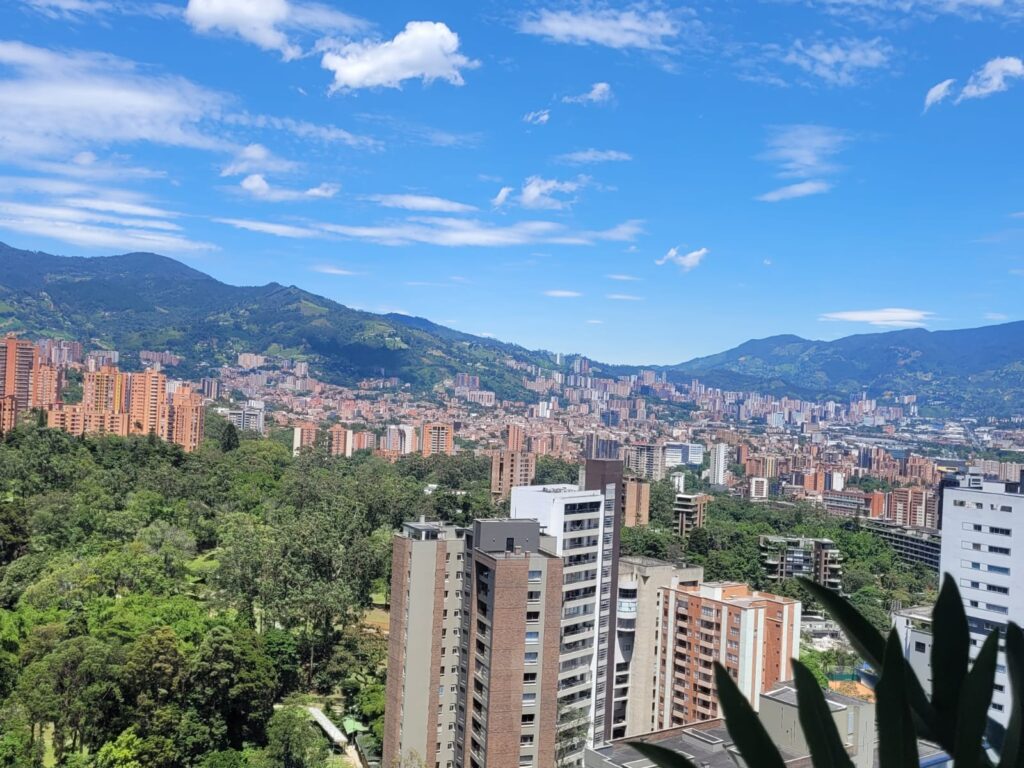 3BR Campestre (El Poblado) Near-Penthouse With Incredible Skyscraper Views