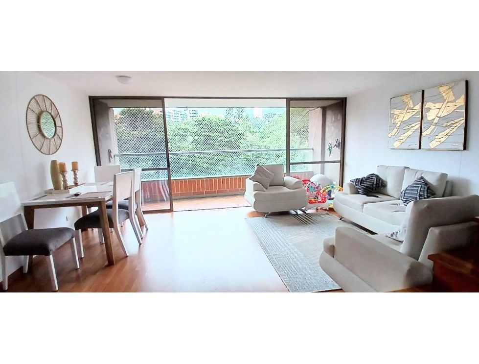Spacious 2 Bedroom Duplex with Garden Views in San Lucas, El Poblado – Low HOA