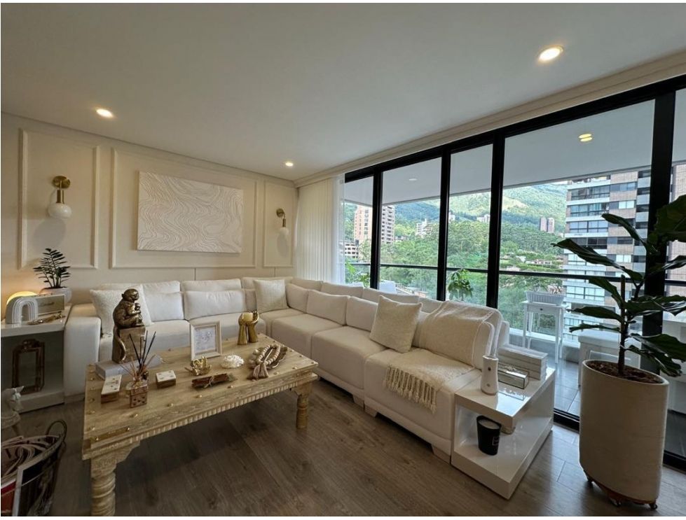 2BR El Poblado Apartment in Las Palmas with Excellent Amenities and Quick Airport Access