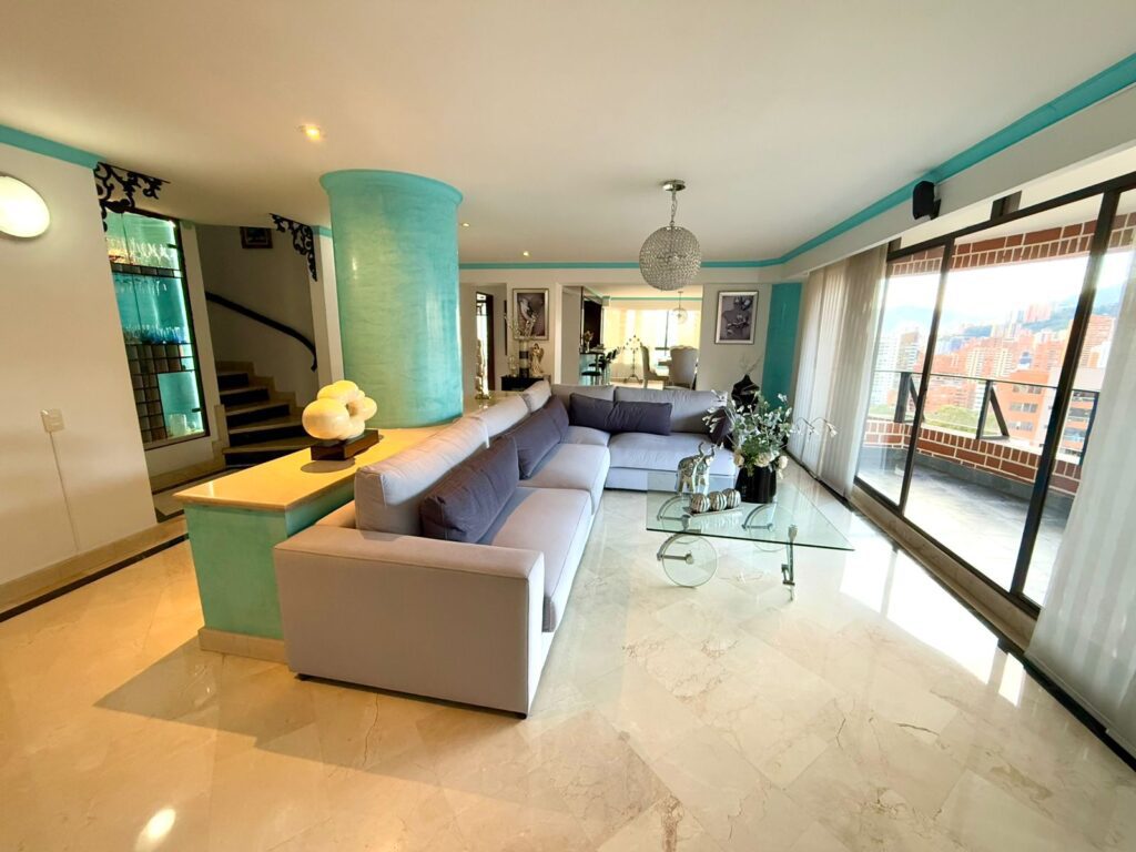 4BR  Golden Mile (El Poblado) Penthouse with Stunning Panoramic Views and Below Market Pricing