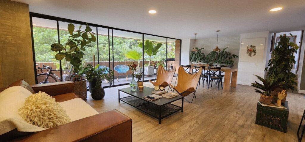 Remodeled 3BR El Poblado Apartment With Green Views, Open Spaces, and Central Location