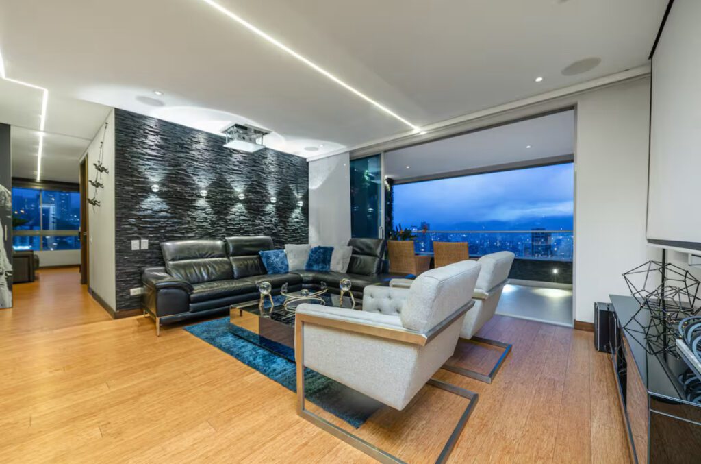 Luxurious 3BR Remodeled High-Floor Apartment with Panoramic Views in the Los Balsos Sector of El Poblado