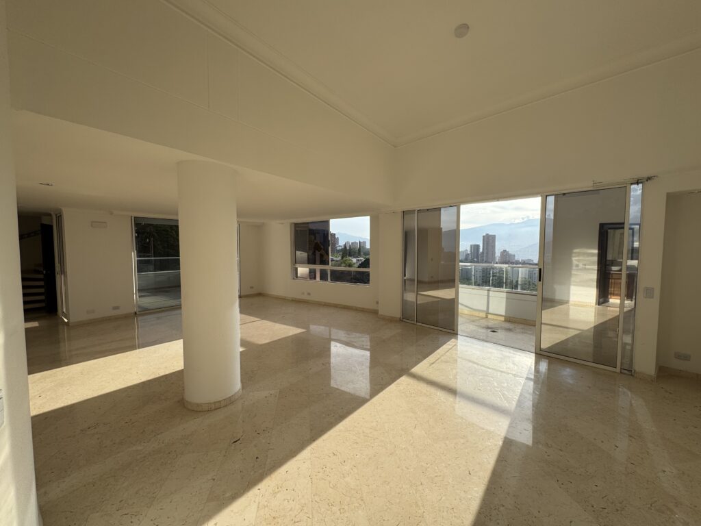 Stunning Views! 4BR Penthouse with Five Balconies in the El Tesoro Sector of El Poblado