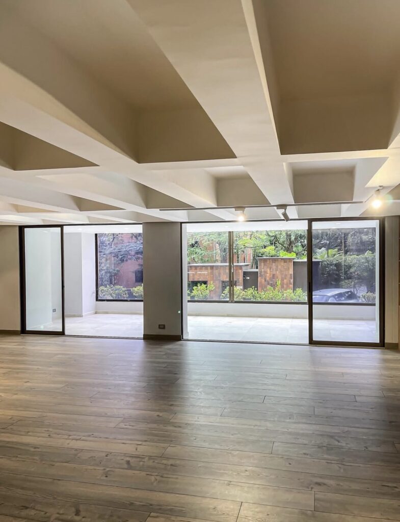 Low Cost Per M2, Completely Remodeled El Poblado First Floor Apartment With Private Terrace