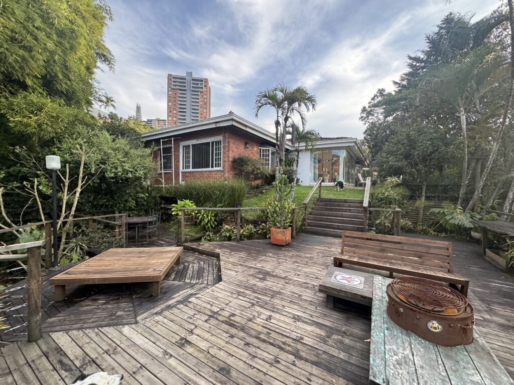 El Poblado Comfort – Stunning Two-Level House With Deck Spaces, Incredible Views, and El Tesoro Location