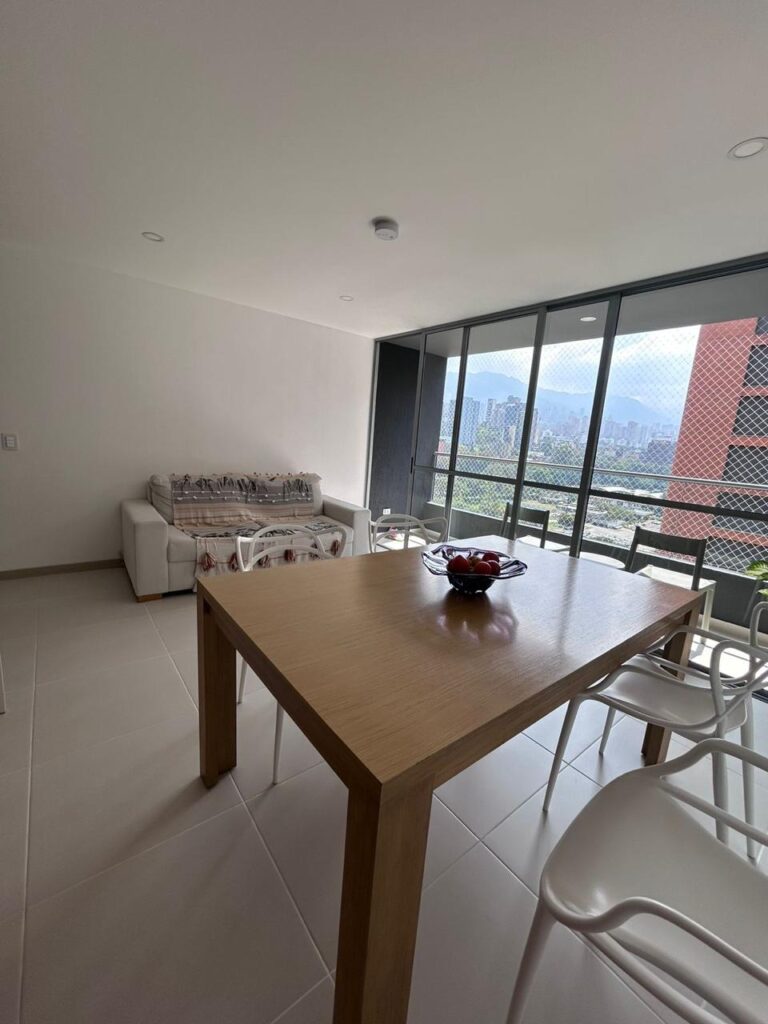 Like New, High-Floor Cuidad del Rio (El Poblado) Apartment With Complete Amenities and Highly Walkable Location