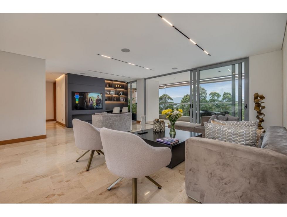 Open Concept 3BR El Poblado Apartment With Modern Finishing’s In Calm, Peaceful Setting