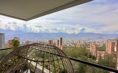 title High-Floor, Turnkey 3BR El Poblado Apartment With Multiple Balconies – Just Steps To El Tesoro