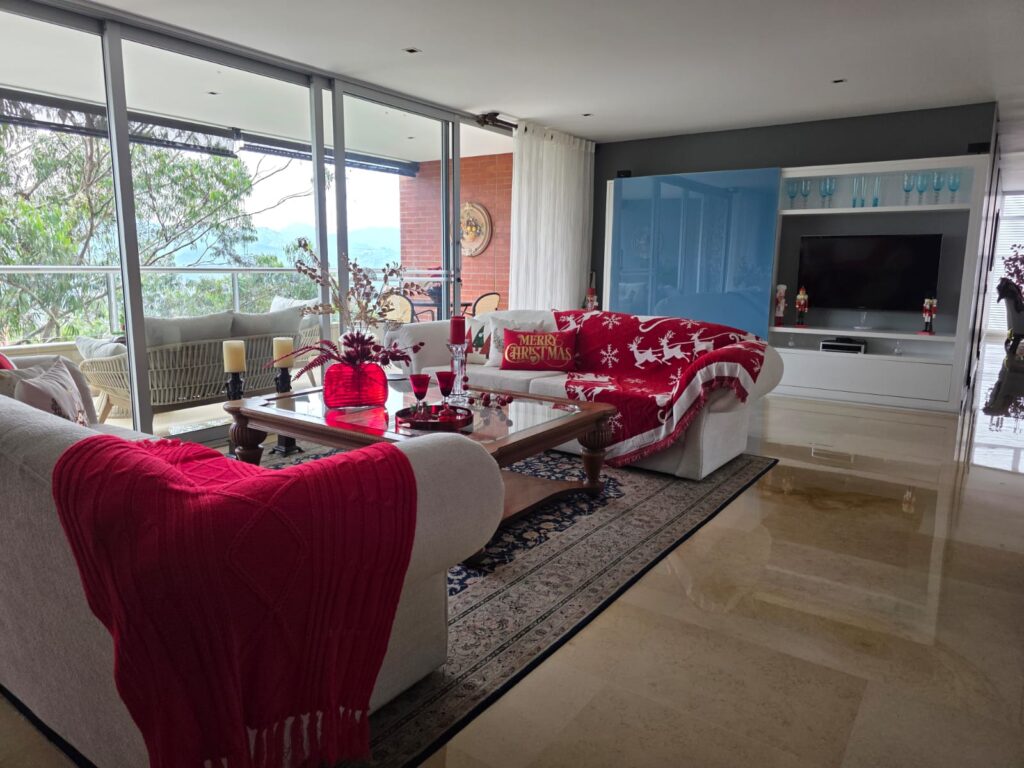 3BR El Poblado Apartment With Open Concept Kitchen and Walkable To El Tesoro Mall