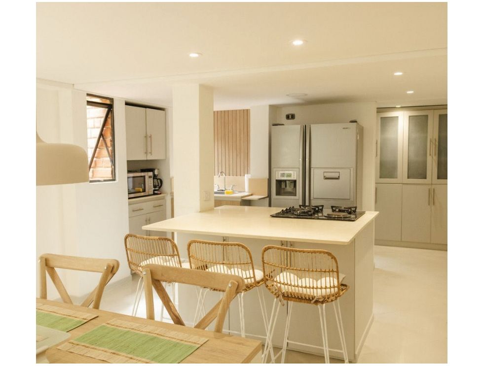 Three Bedroom Unit In Proximity To El Poblado Entertainment – Well Distributed With Private Terrace