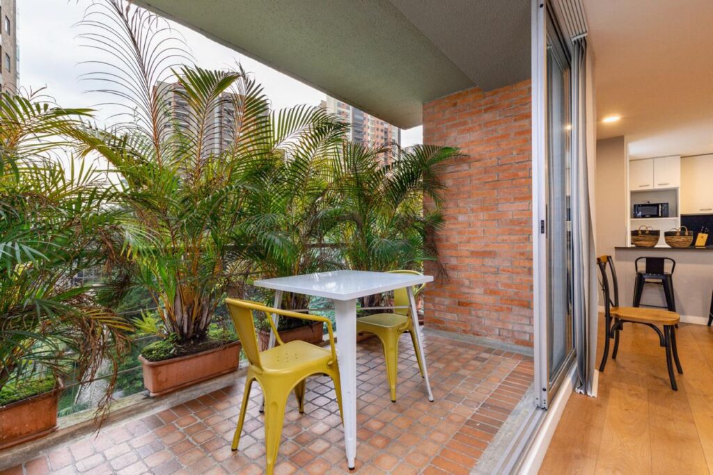 Price Reduced! Seventh Floor Apartment Steps From Entertainment In Lalinde