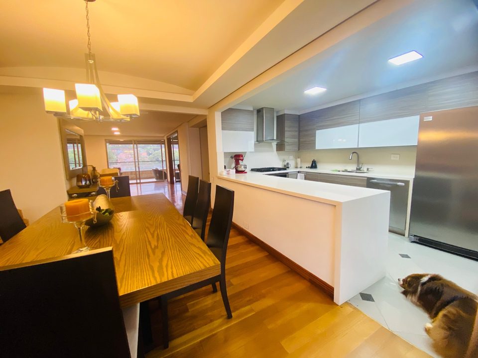 Spacious 3BR Unit With Hardwood Flooring Near El Tesoro in El Poblado