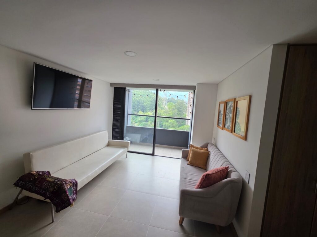 Fairly New, Sky-High El Poblado Penthouse – 10 Minutes From Provenza