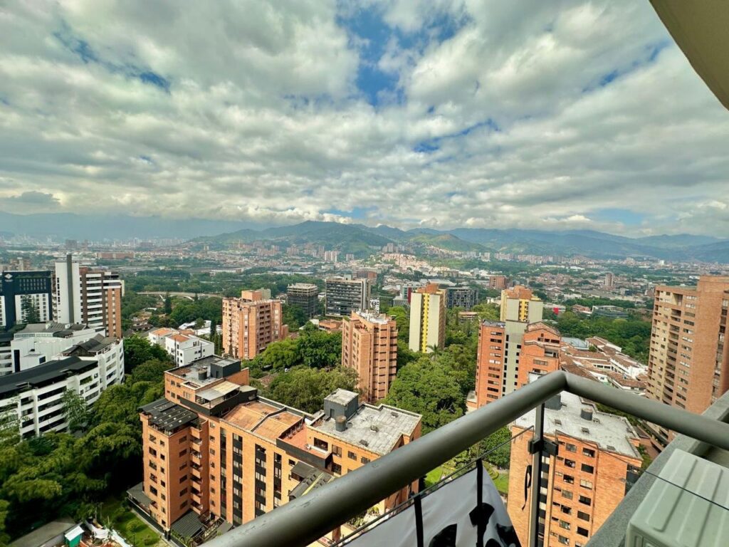 2BR Unit In Hotel-Like Building In The Heart Of The Golden Mile